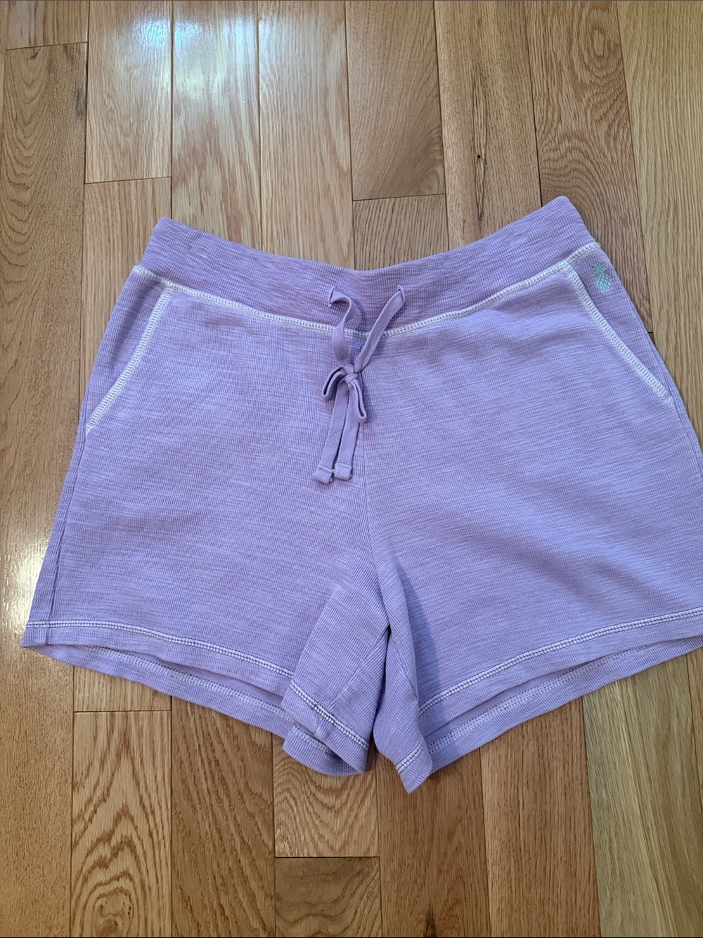 💕 EUC Tommy Bahama Lilac Knit Shorts with Pineapple Pocket Detail - Picture 4 of 5